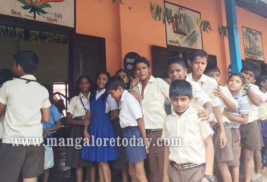 AWRT distributes books to Mannagudda school children 